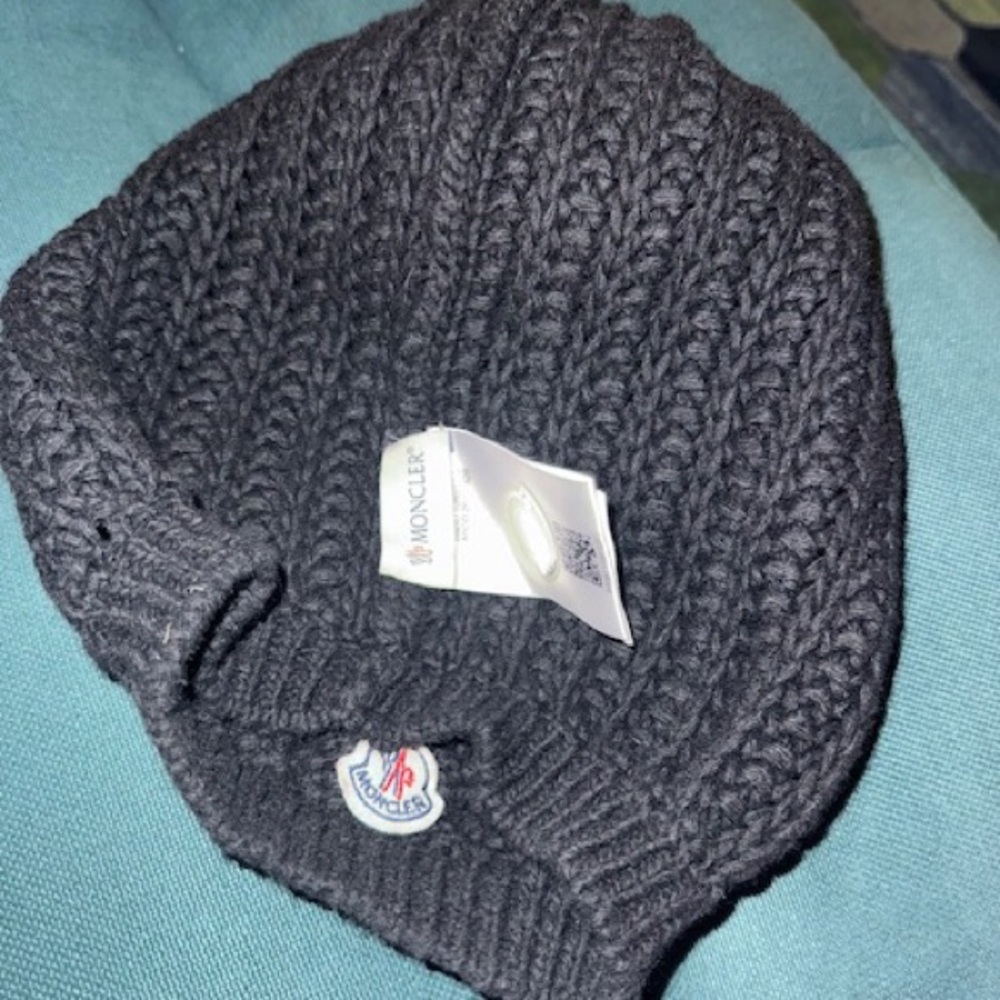 Moncler Black Knit Beanie with Pom-Pom - Picture 9 of 9